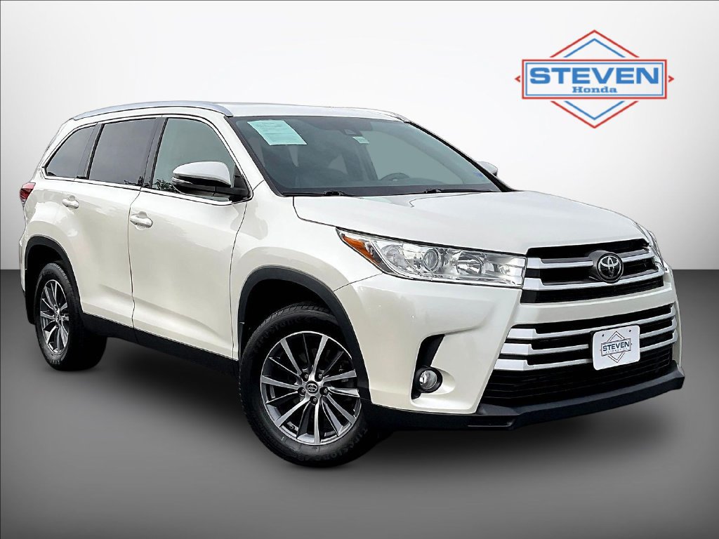 Used 2019 Toyota Highlander XLE AWD/4WD image 1
