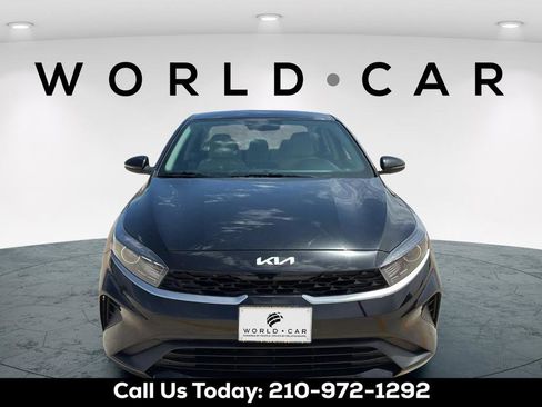 Used 2023 Kia Forte LXS w/ LXS Technology Package FWD image 3