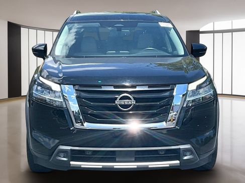 Used 2022 Nissan Pathfinder SL AWD/4WD image 2