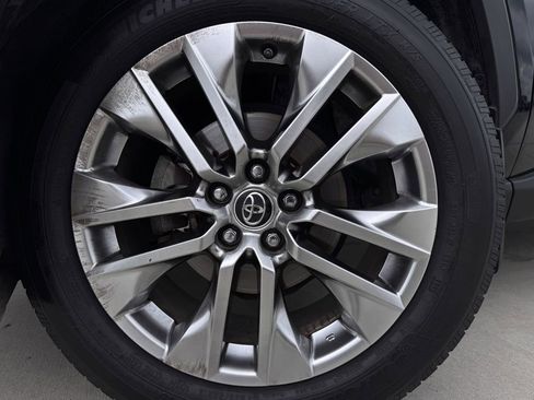 Used 2019 Toyota RAV4 Limited w/ Advanced Technology Package image 9
