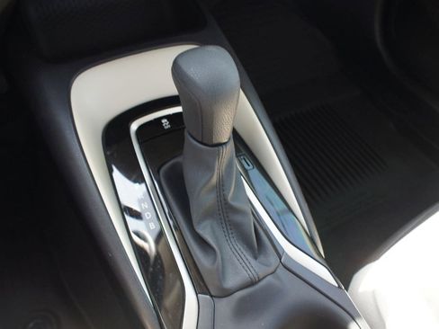 Used 2025 Toyota Corolla LE FWD image 9
