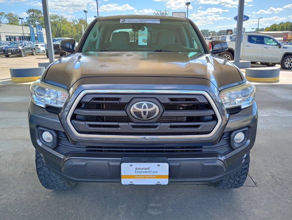 Used 2019 Toyota Tacoma SR5 AWD/4WD image 8