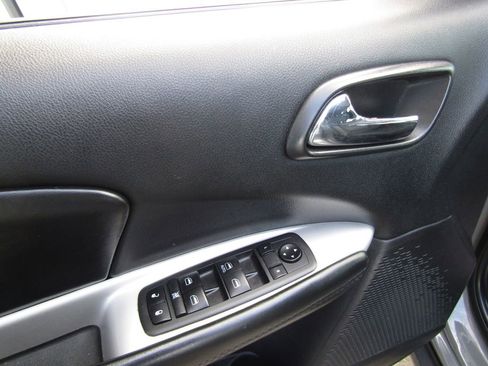 Used 2019 Dodge Journey SE w/ Connectivity Group image 14