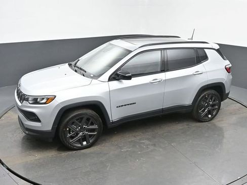 New 2026 Jeep Compass Latitude w/ Sun and Sound Group AWD/4WD image 39