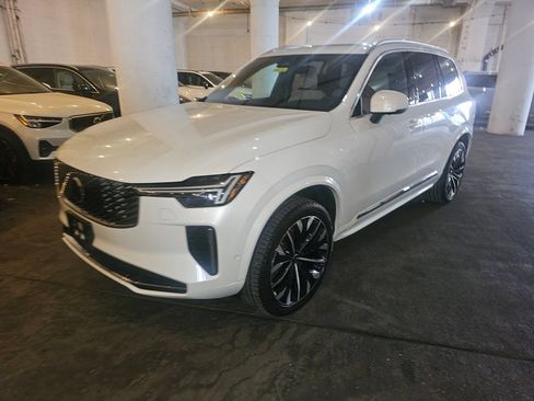 Certified 2025 Volvo XC90 B5 Plus AWD/4WD image 1