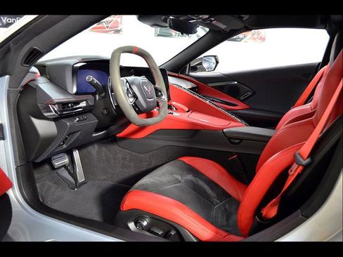 Used 2024 Chevrolet Corvette Stingray Preferred Cpe w/ Z51 Performance Package RWD image 12