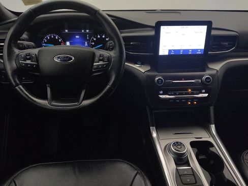 Used 2020 Ford Explorer XLT w/ Equipment Group 202A AWD/4WD image 22