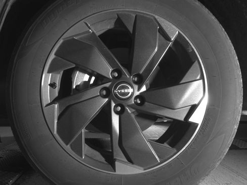 Used 2025 Nissan Rogue SV AWD/4WD image 12