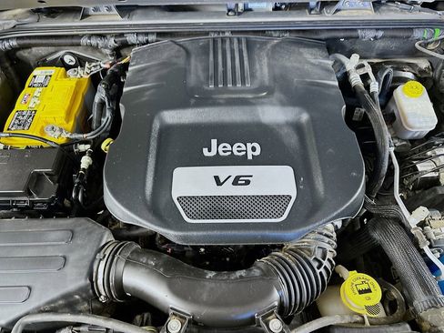 Used 2018 Jeep Wrangler Unlimited Sport AWD/4WD image 35
