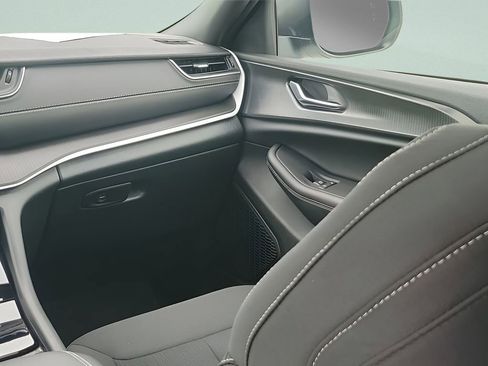 New 2025 Jeep Grand Cherokee L Laredo image 26