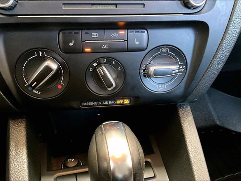 Used 2012 Volkswagen Jetta SE FWD image 13