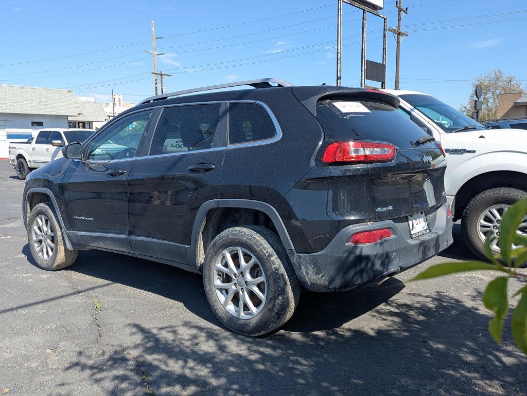 Used 2014 Jeep Cherokee Latitude w/ Cold Weather Group AWD/4WD image 6