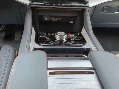 New 2023 Jeep Grand Wagoneer Series III image 20