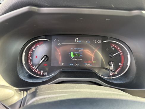 Used 2023 Toyota RAV4 XLE Premium image 3