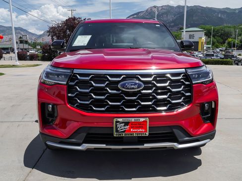 Used 2025 Ford Explorer Platinum AWD/4WD image 3
