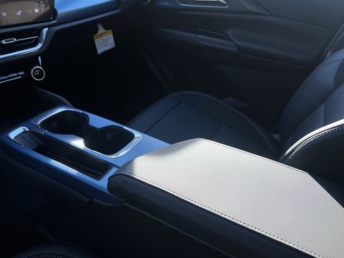 New 2026 Chevrolet Equinox EV LT image 28