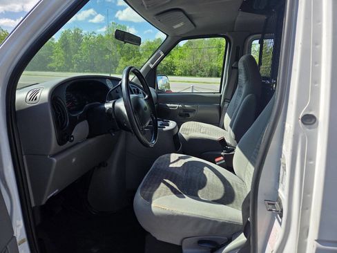 Used 2001 Ford E-250 and Econoline 250 RWD image 16