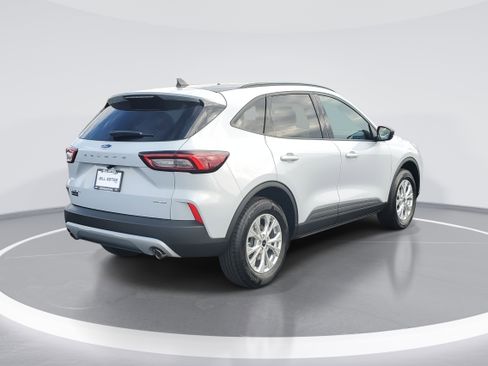 Certified 2026 Ford Escape Active w/ Cold Weather Package image 3