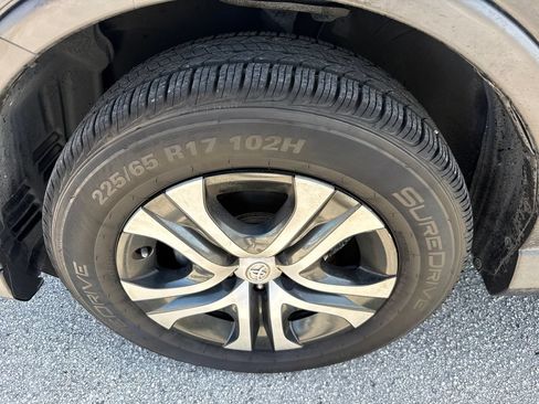 Used 2018 Toyota RAV4 LE FWD image 9