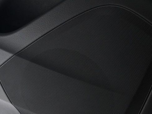 Used 2022 Audi Q8 Premium image 19