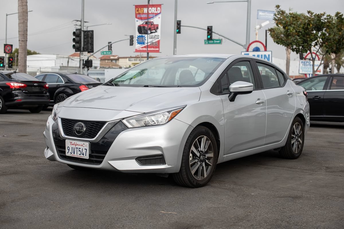 Used 2021 Nissan Versa SV FWD image 3