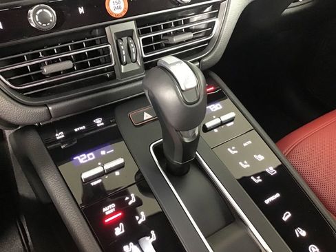 Certified 2026 Porsche Macan AWD/4WD image 37