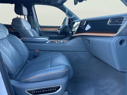 Used 2024 Jeep Grand Wagoneer Series III w/ HD Trailer Tow Package image 27