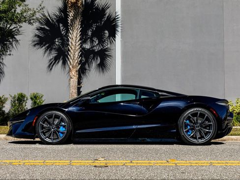 Used 2023 McLaren Artura RWD image 15