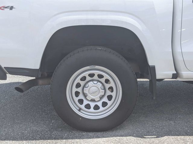 Used 2023 Chevrolet Colorado W/T w/ Advanced Trailering Package AWD/4WD image 8