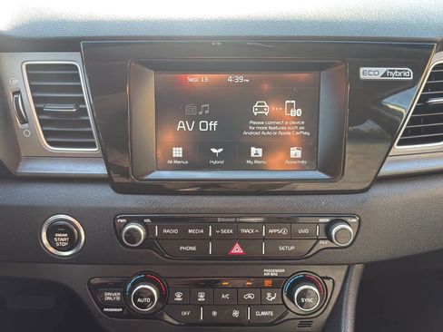 Used 2019 Kia Niro LX image 18