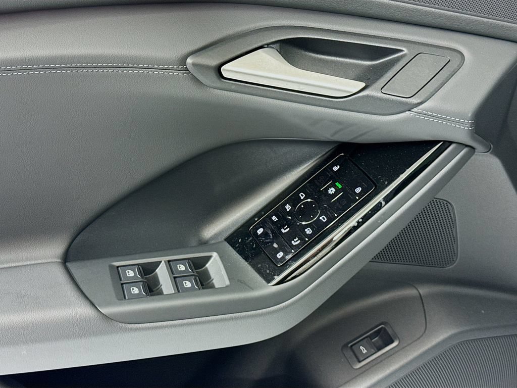 Used 2025 Audi Q6 e-tron Premium AWD/4WD image 26