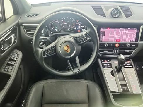 Used 2024 Porsche Macan image 35