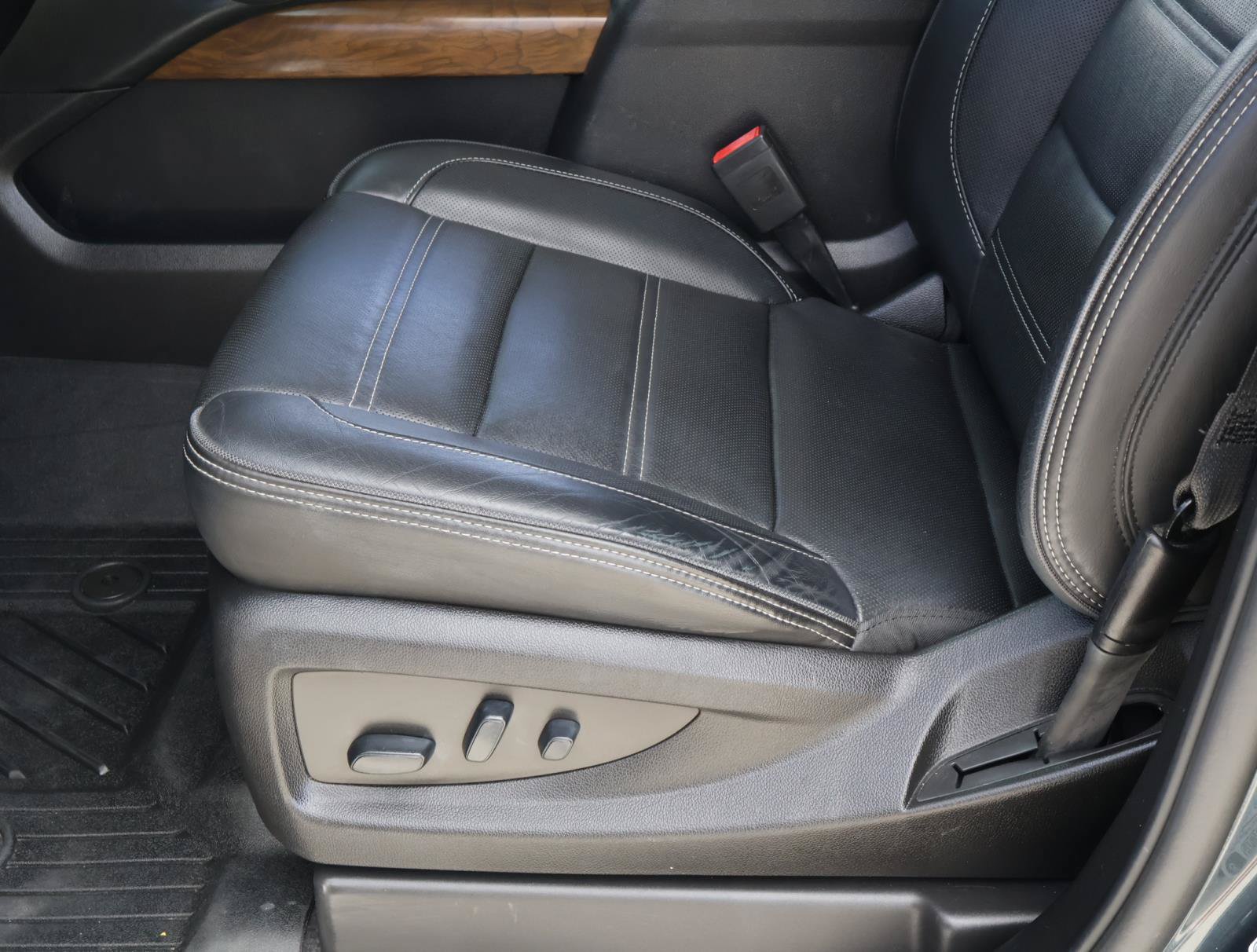 Used 2019 GMC Yukon XL Denali w/ Open Road Package RWD image 17