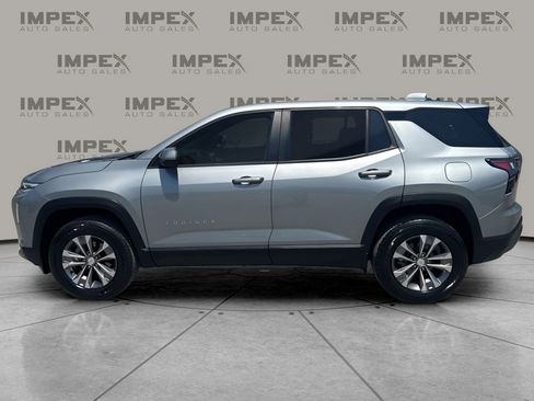 Used 2026 Chevrolet Equinox LT FWD image 2