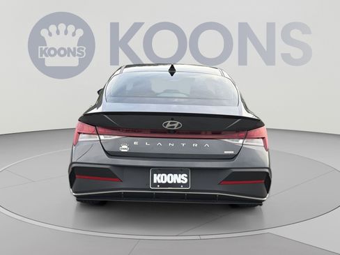 Used 2025 Hyundai Elantra SEL FWD image 5
