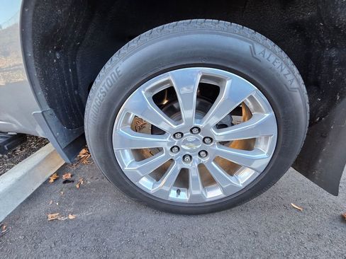 Used 2020 Chevrolet Silverado 1500 High Country w/ Technology Package image 9