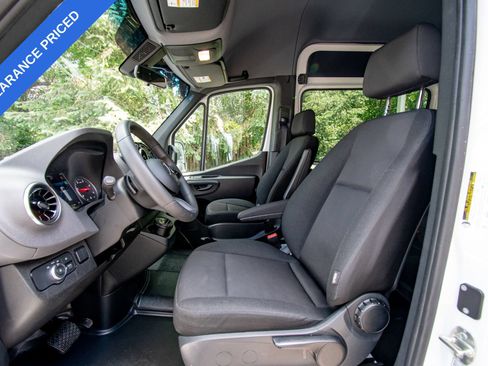 Used 2025 Mercedes-Benz Sprinter 2500 image 11