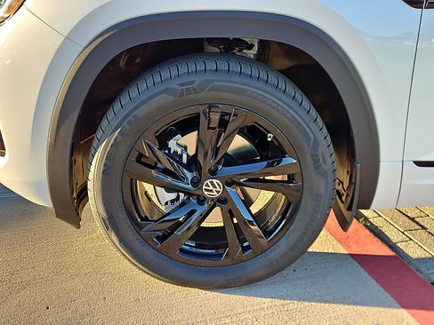 New 2026 Volkswagen Atlas Cross Sport SEL R-Line image 5