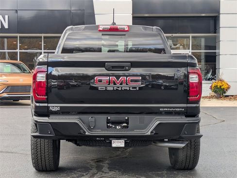 New 2026 GMC Canyon Denali image 5