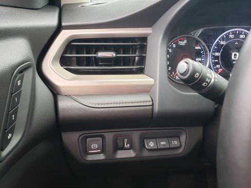 Used 2023 GMC Acadia Denali image 13