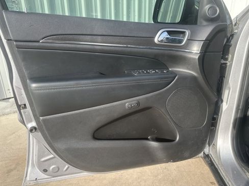 Used 2018 Jeep Grand Cherokee Limited image 15