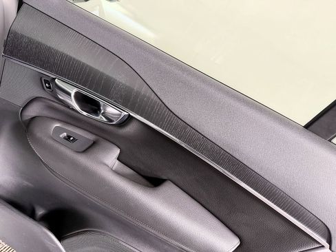 Used 2020 Volvo XC90 T6 Momentum w/ Protection Package Premier image 48