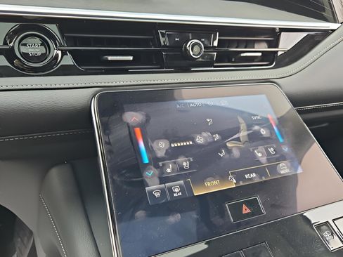 Used 2025 INFINITI QX80 Sensory image 19