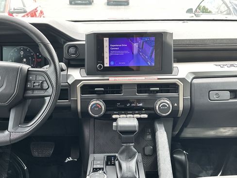 Certified 2025 Toyota Tacoma SR5 AWD/4WD image 30