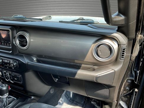 Used 2019 Jeep Wrangler Unlimited Sahara AWD/4WD image 25