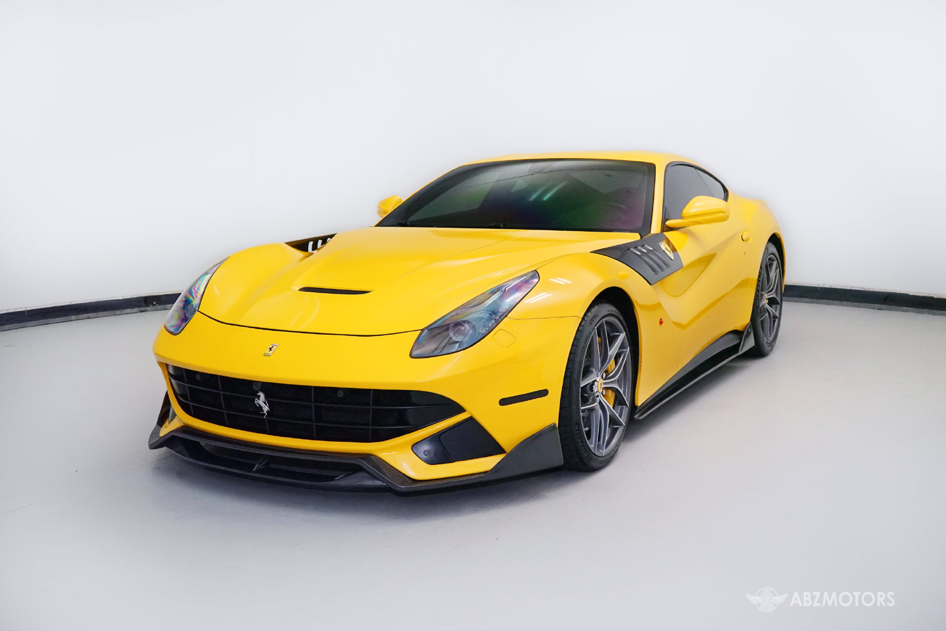 Used 2015 Ferrari F12 Berlinetta RWD image 2