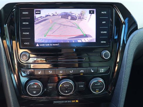 Used 2022 Volkswagen Passat 2.0T SE image 47