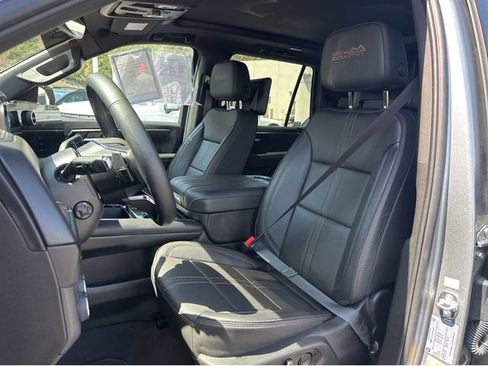 Certified 2025 Chevrolet Tahoe High Country AWD/4WD image 25