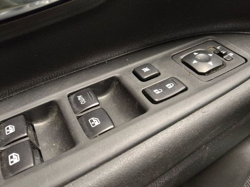 Used 2018 Mitsubishi Outlander SE image 27