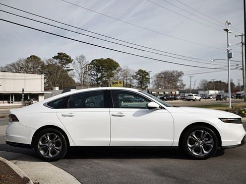 Used 2023 Honda Accord EX image 9